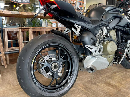 2022 Ducati Streetfighter V4, чёрный, 1900000 рублей, вид 4