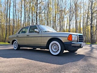 1982 Mercedes-Benz W123 230, зелёный, 2000000 рублей, вид 5