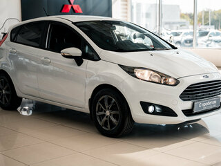 2018 Ford Fiesta Mk6 Рестайлинг, белый, 960000 рублей, вид 4