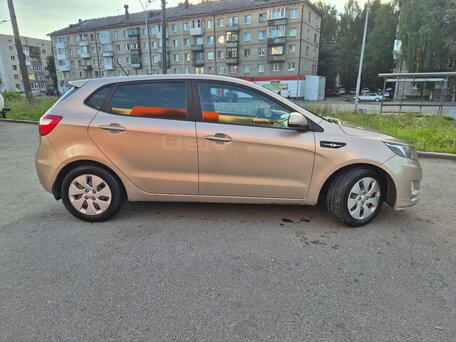 2013 Kia Rio 5-speed III, бежевый, 699000 рублей, вид 5