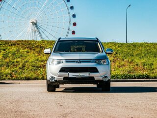 2014 Mitsubishi Outlander III, серебристый, 1240000 рублей, вид 3