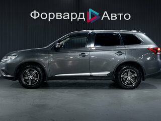 2018 Mitsubishi Outlander III Рестайлинг 3, серый, 1899000 рублей, вид 4
