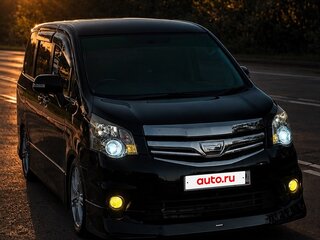 2011 Toyota Noah II (R70), чёрный, 1530000 рублей, вид 2