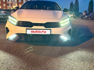2022 Kia Cerato IV Рестайлинг, белый, 2500000 рублей, вид 2