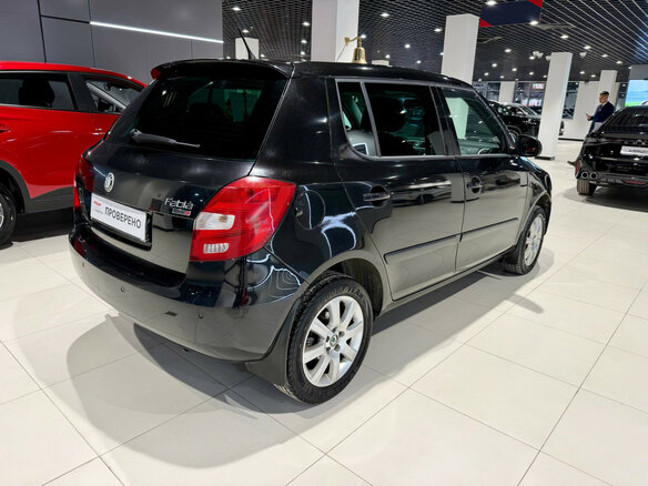 2010 Skoda Fabia II Рестайлинг, чёрный, 686070 рублей - вид 2