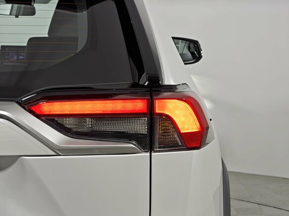 2025 Toyota RAV4 V (XA50), белый - вид 10