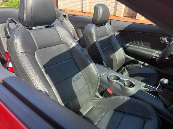2022 Ford Mustang VI Рестайлинг, красный, 3800000 рублей - вид 9