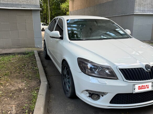 2011 Skoda Octavia RS II Рестайлинг, белый, 1490000 рублей - вид 1