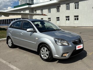 2011 Kia Rio II Рестайлинг, серебристый, 649000 рублей, вид 4