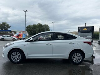 2019 Hyundai Solaris II, белый, 1370000 рублей, вид 4