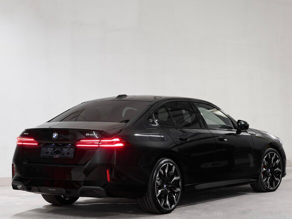 2025 BMW 5 серии 540d xDrive VIII (G60/G61/G68), чёрный, 13145000 рублей - вид 10