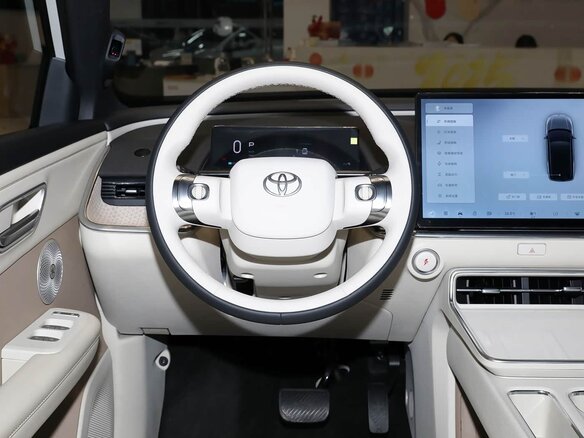 2026 Toyota bZ3X 50 kWh, чёрный - вид 8