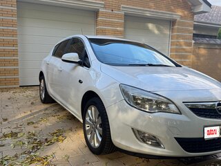 2011 Opel Astra J, белый, 690000 рублей, вид 3