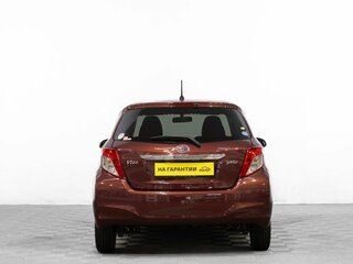 2012 Toyota Vitz III (XP130), красный, 949000 рублей, вид 5