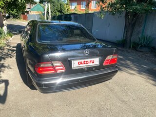 1999 Mercedes-Benz E-Класс 240 II (W210, S210) Рестайлинг, чёрный, 650000 рублей, вид 4