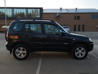 2014 Chevrolet Niva I Рестайлинг, чёрный, 600000 рублей, вид 3