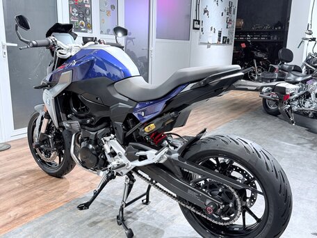 2020 BMW F 900 R, серебристый, 999000 рублей, вид 5