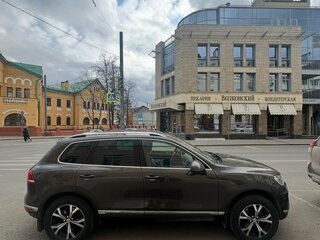 2015 Volkswagen Touareg II Рестайлинг, коричневый, 2850000 рублей, вид 3