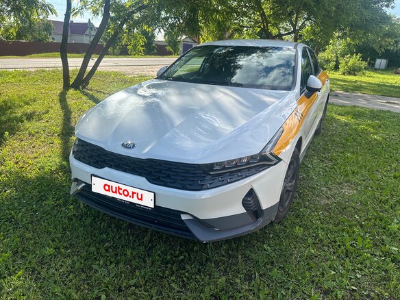 2021 Kia K5 III, белый - вид 3