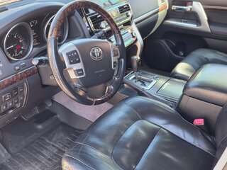 2013 Toyota Land Cruiser 200 Series Рестайлинг 1, белый, 5000000 рублей, вид 5