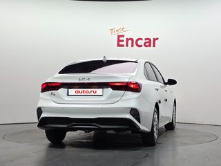 2023 Kia K3 II Рестайлинг, белый, 1350000 рублей, вид 4