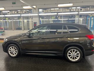 2020 BMW X1 20i xDrive II (F48) Рестайлинг, коричневый, 3197000 рублей, вид 3