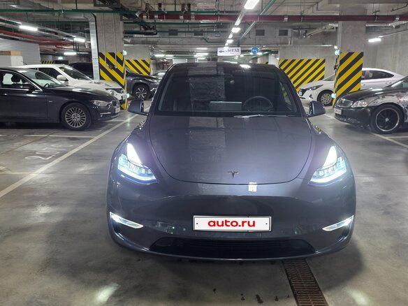 2021 Tesla Model Y Long Range Dual Motor I, серый - вид 4