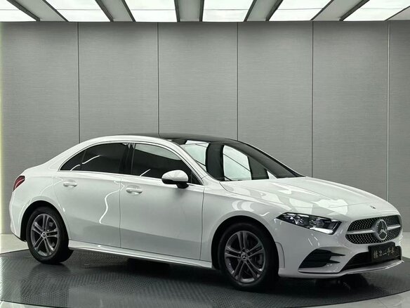 2022 Mercedes-Benz A-Класс 180 Long IV (W177), красный, 1833000 рублей