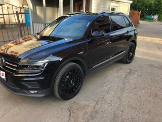 2018 Volkswagen Tiguan II, чёрный, 2200000 рублей, вид 1