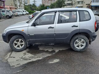 2011 Chevrolet Niva I Рестайлинг, серебристый, 490000 рублей, вид 4