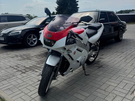 1991 Yamaha FZR600, белый, 145000 рублей, вид 1