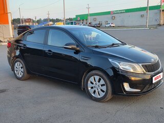 2013 Kia Rio 4-speed III, чёрный, 725000 рублей, вид 2
