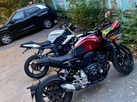 2020 Honda CB 1000R, красный, 1300000 рублей, вид 3