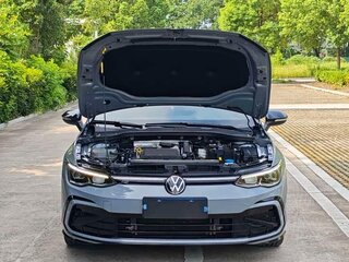 2023 Volkswagen Golf VIII, серый, 1999999 рублей, вид 3