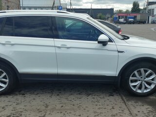 2017 Volkswagen Tiguan II, белый, 2490000 рублей, вид 4