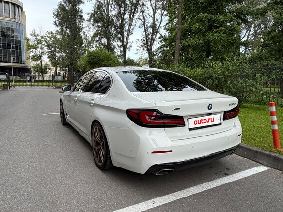 2020 BMW 5 серии 530e xDrive VII (G30/G31/G38) Рестайлинг, белый - вид 3