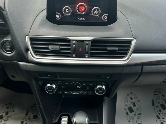 2018 Mazda 3 III (BM) Рестайлинг, белый, 2000000 рублей - вид 9