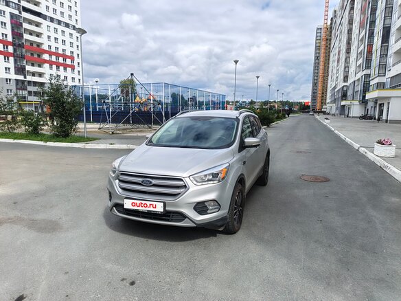2017 Ford Kuga II Рестайлинг, серый, 1600000 рублей