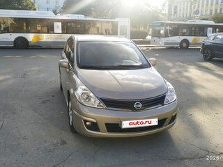 2010 Nissan Tiida I Рестайлинг, коричневый, 650000 рублей, вид 1