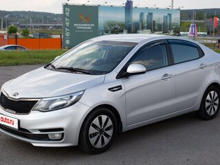 2015 Kia Rio III Рестайлинг, серебристый, 1190000 рублей, вид 1