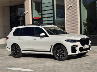 2021 BMW X7 40i I (G07), белый, 4950000 рублей, вид 2