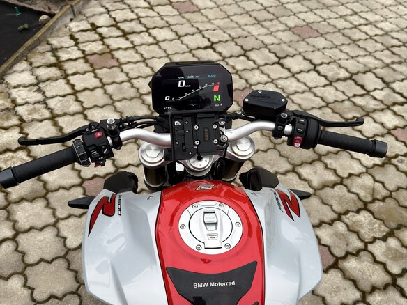 2021 BMW F 900 R, серый, 950000 рублей - вид 6