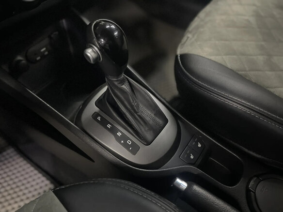 2015 Kia Rio III Рестайлинг, серебристый, 1000000 рублей - вид 14