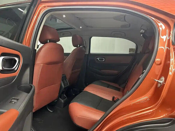 2023 Honda Vezel II, оранжевый, 1860000 рублей - вид 12