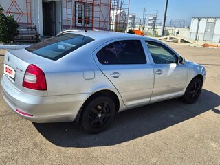 2011 Skoda Octavia II (A5) Рестайлинг, серебристый, 530000 рублей, вид 2