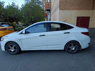 2015 Hyundai Solaris I Рестайлинг, белый, 620000 рублей, вид 3