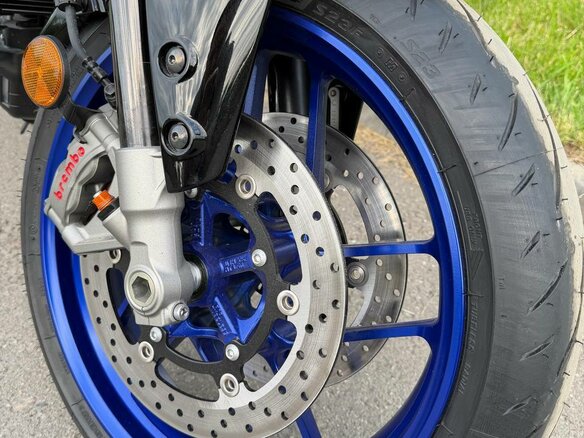 2025 Yamaha MT-09 (FZ-09), серебристый, 1600000 рублей - вид 6