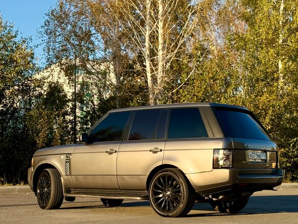 2010 Land Rover Range Rover III Рестайлинг 2, серый, 1800000 рублей - вид 1