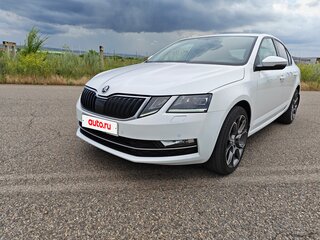 2017 Skoda Octavia III (A7) Рестайлинг, белый, 1580000 рублей, вид 4