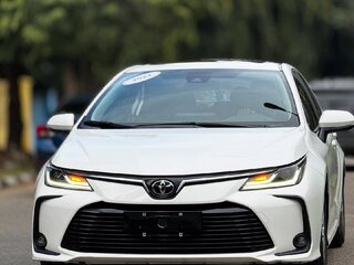 2023 Toyota Corolla XII (E210), белый, 1640000 рублей, вид 3